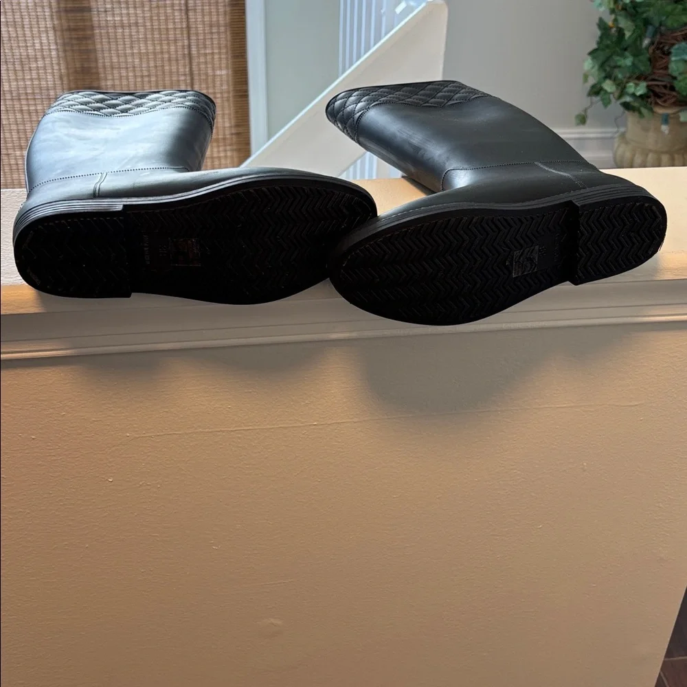Dirty Laundry black rubber